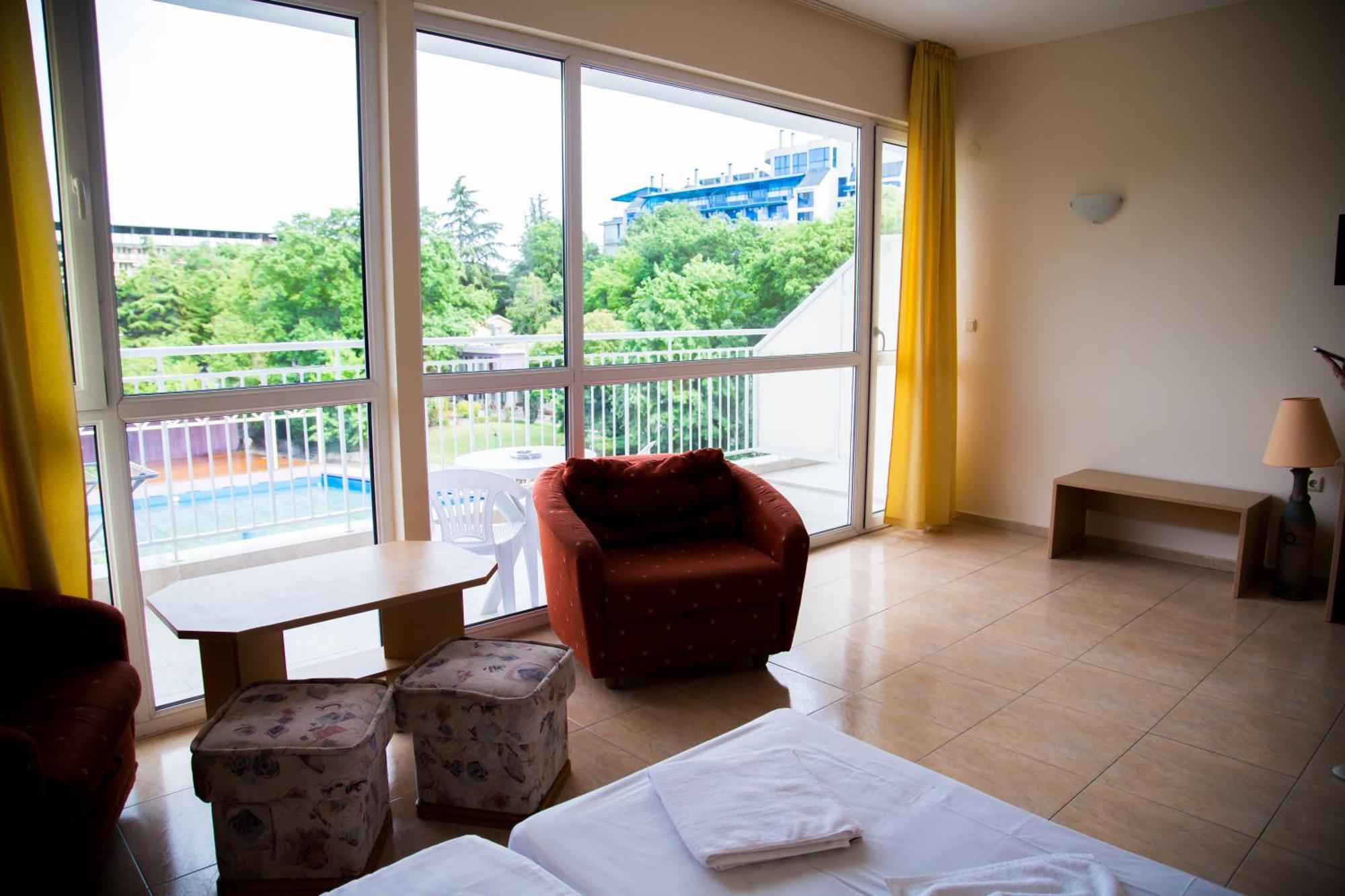 Хотел Рива Golden Sands Esterno foto