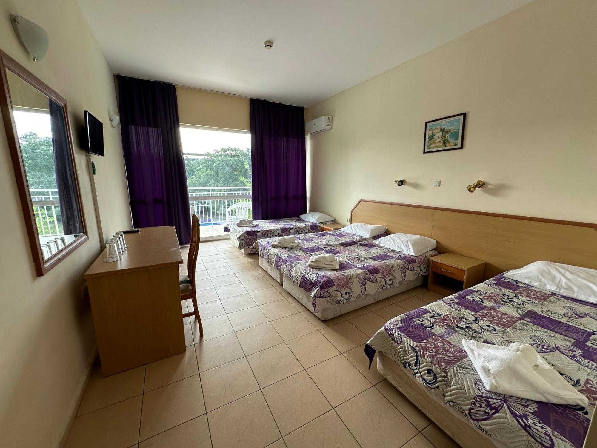 Хотел Рива Golden Sands Esterno foto